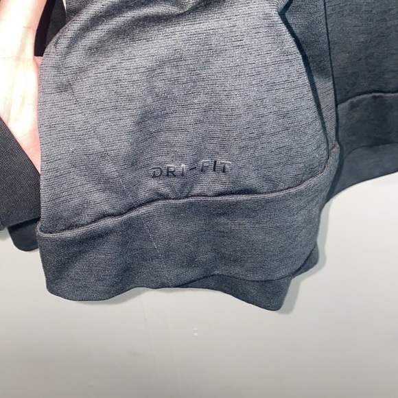 🌷Nike grey hoodie! - Picture 4 of 8